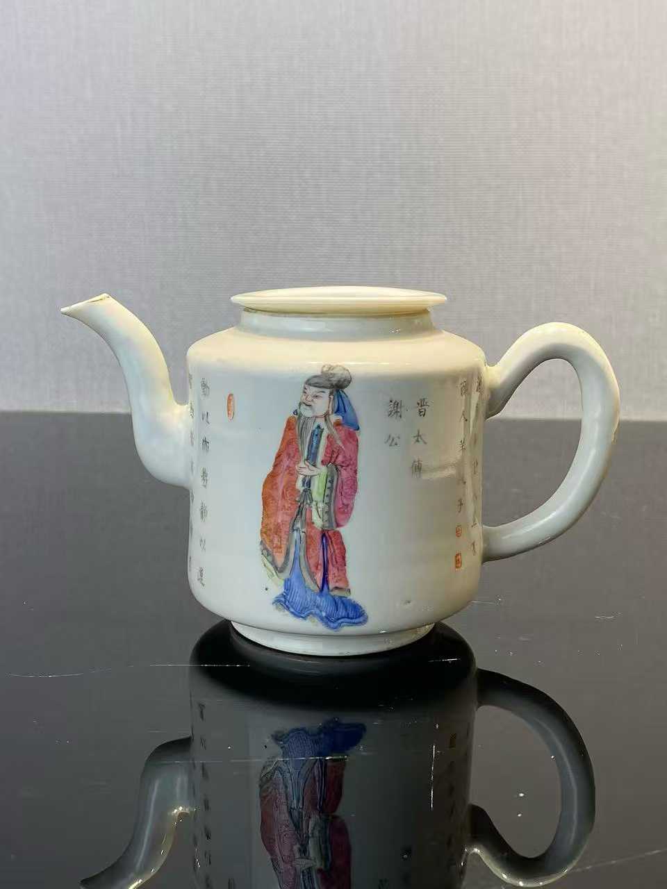 粉彩无双谱茶壶 款：大清道光年制