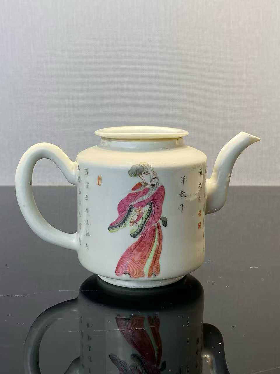 粉彩无双谱茶壶 款：大清道光年制