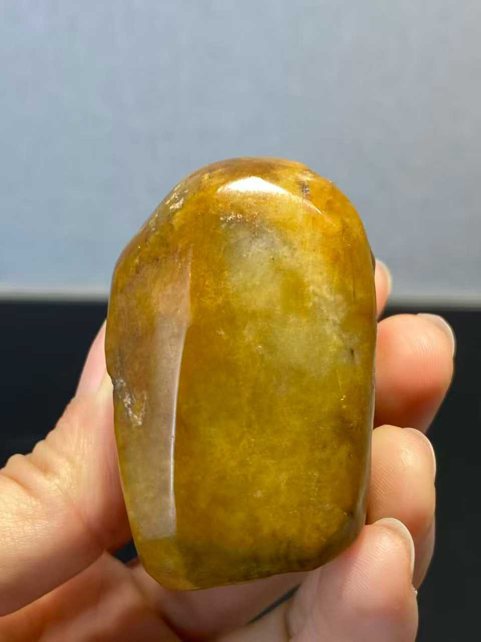 翡翠雕刻猴子寿桃摆件配木座