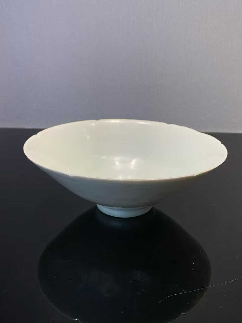 湖田窑花口斗笠碗