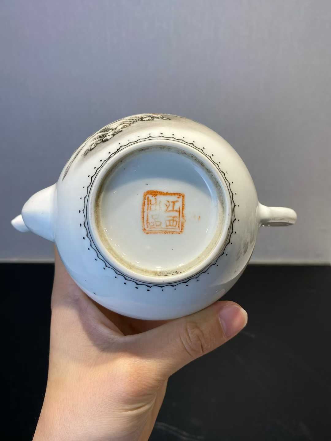 粉彩雪景诗文茶壶 款:江西出品