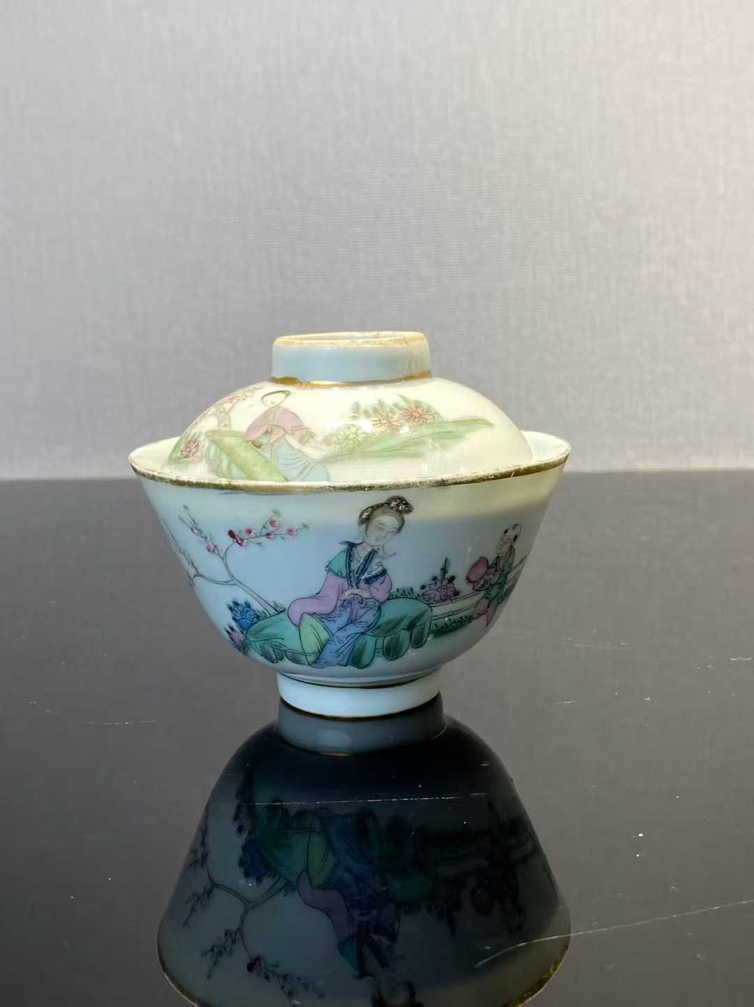 粉彩三娘教子诗文盖碗