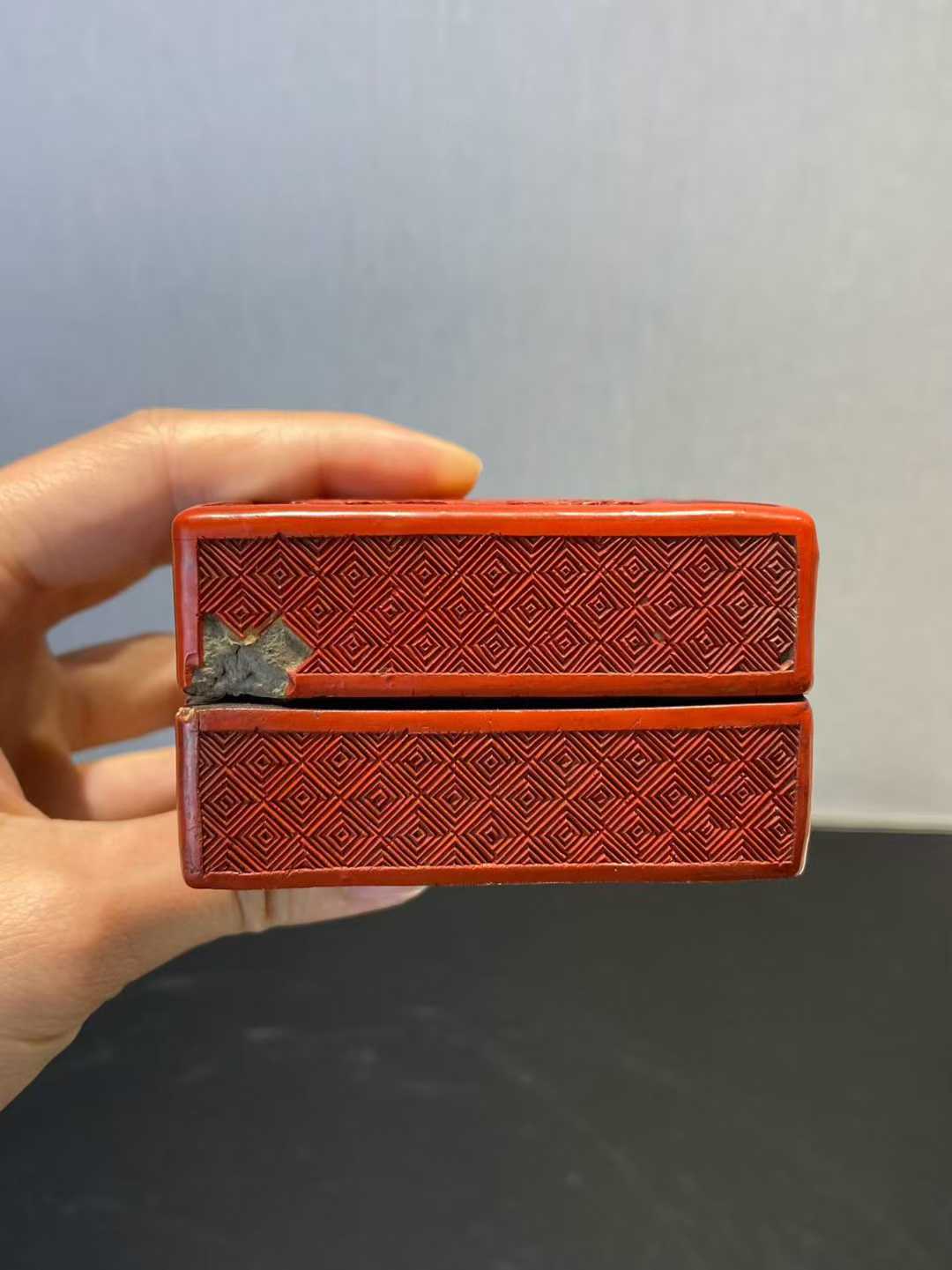 剔红雕刻牡丹纹盖盒