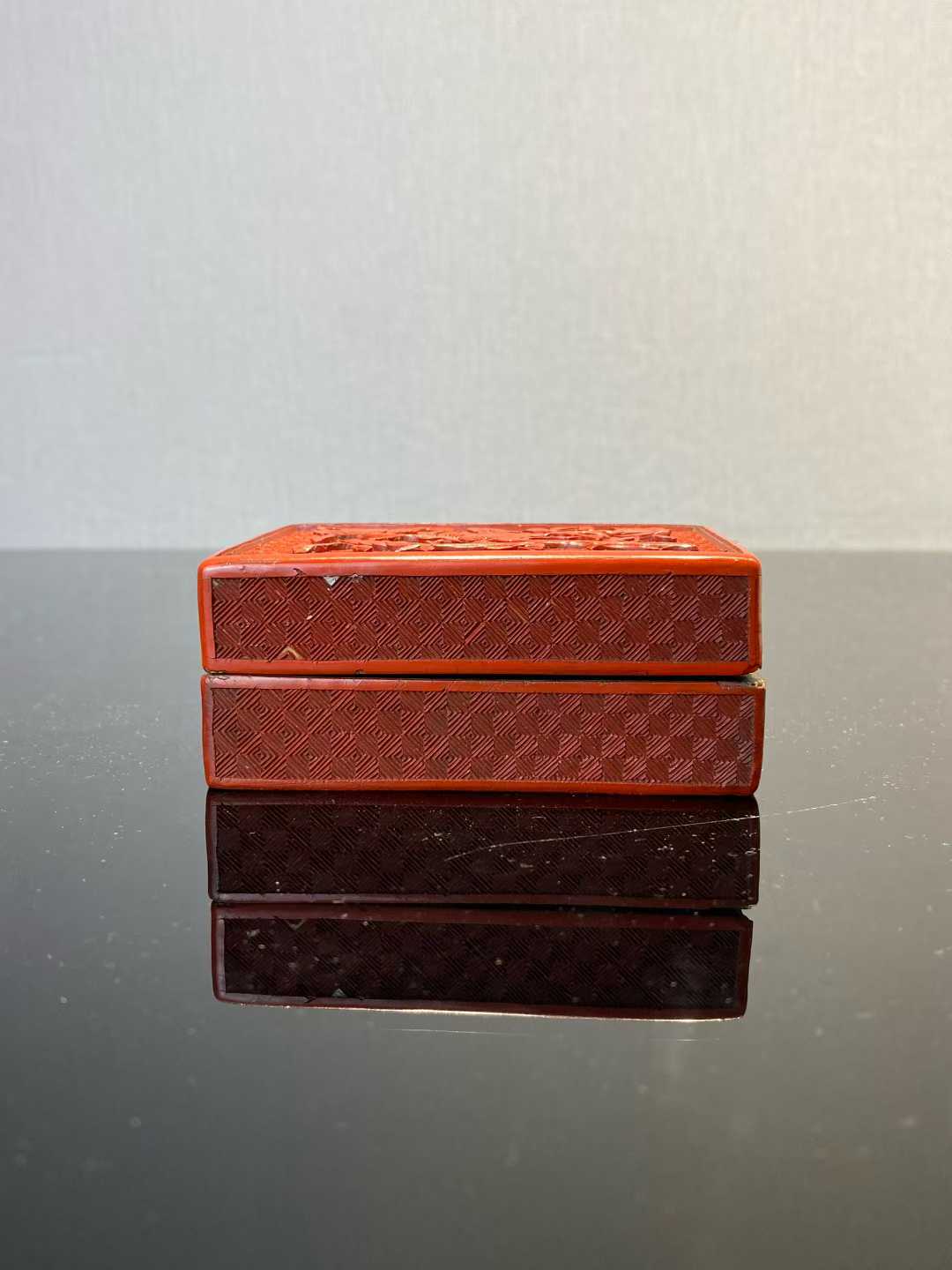 剔红雕刻牡丹纹盖盒