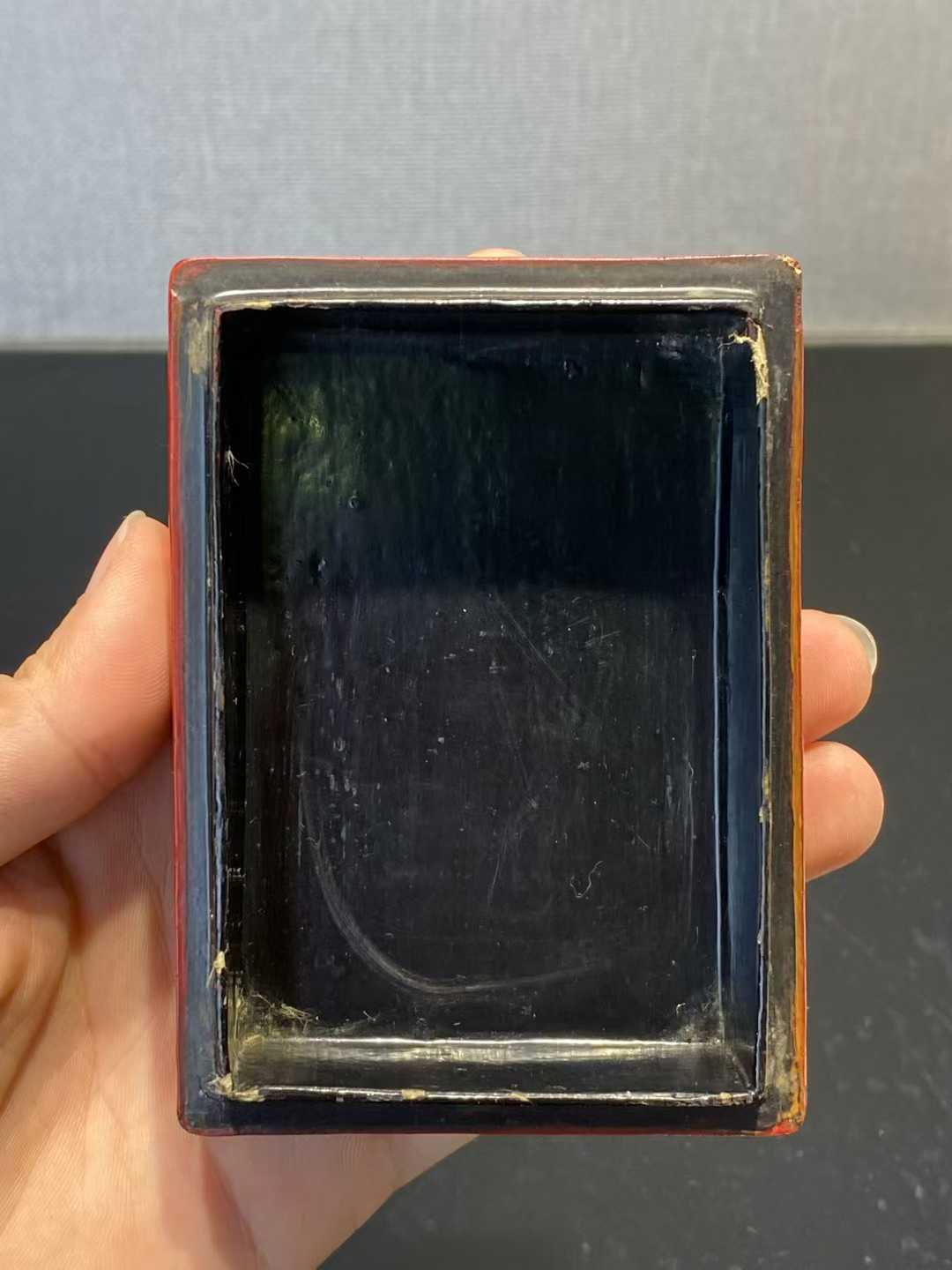 剔红雕刻牡丹纹盖盒