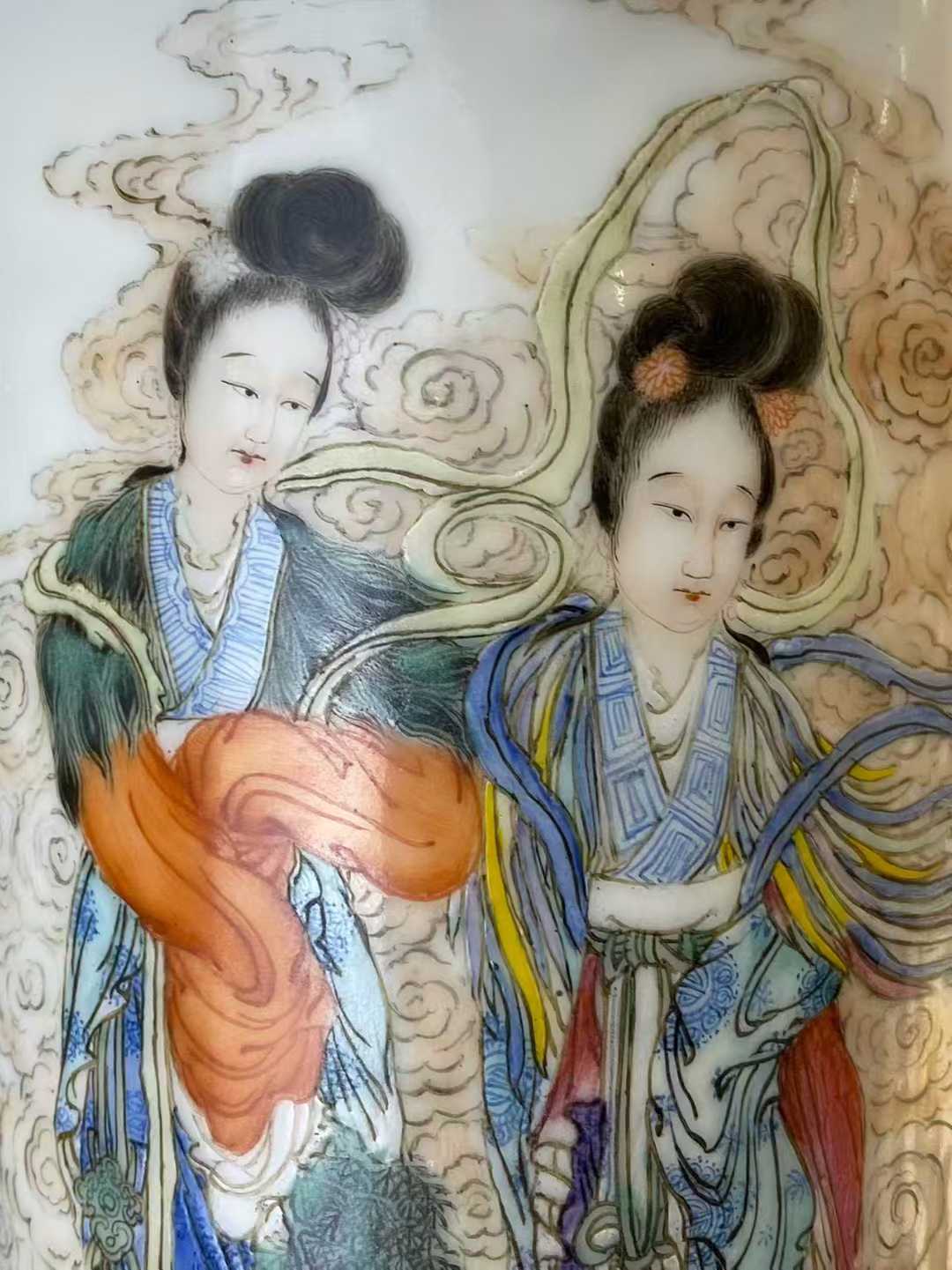 粉彩仕女图唇口棒槌瓶