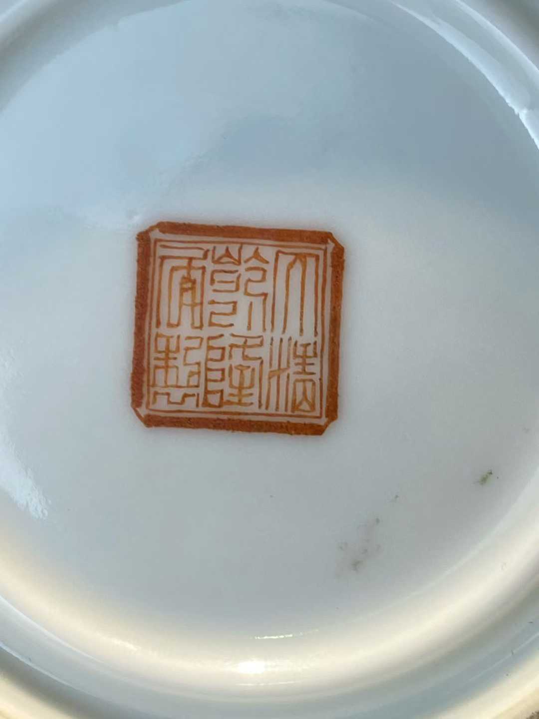 粉彩仕女图唇口棒槌瓶