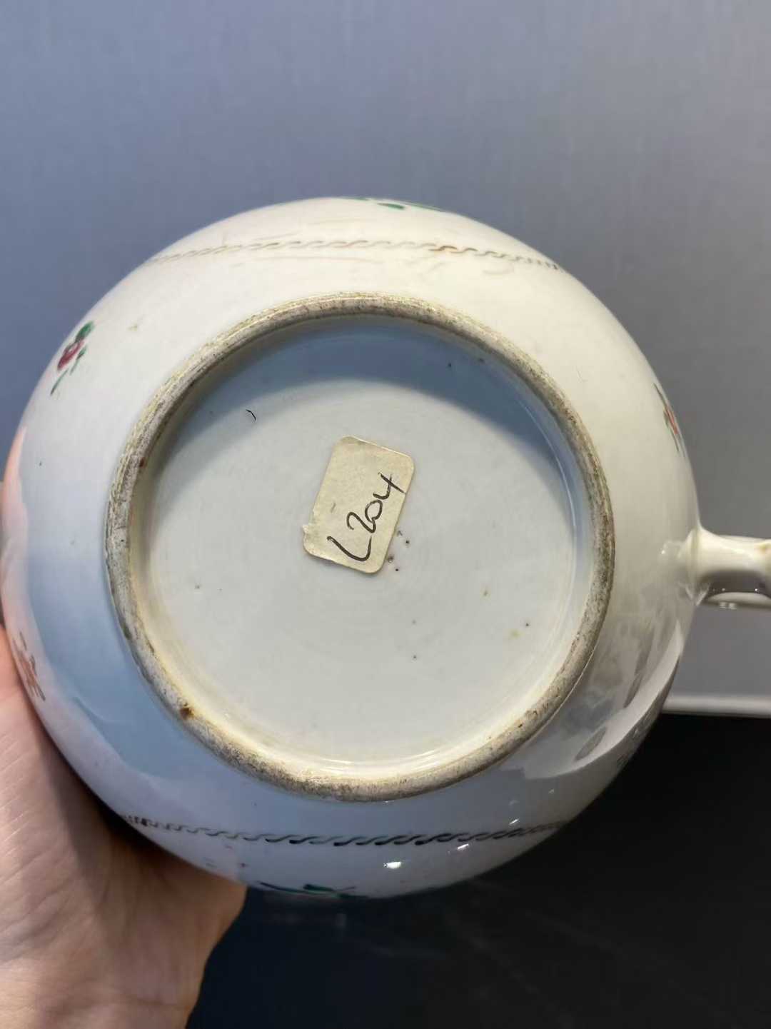 广彩花卉纹茶壶