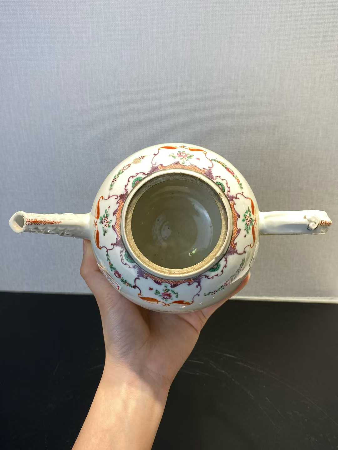 广彩花卉纹茶壶