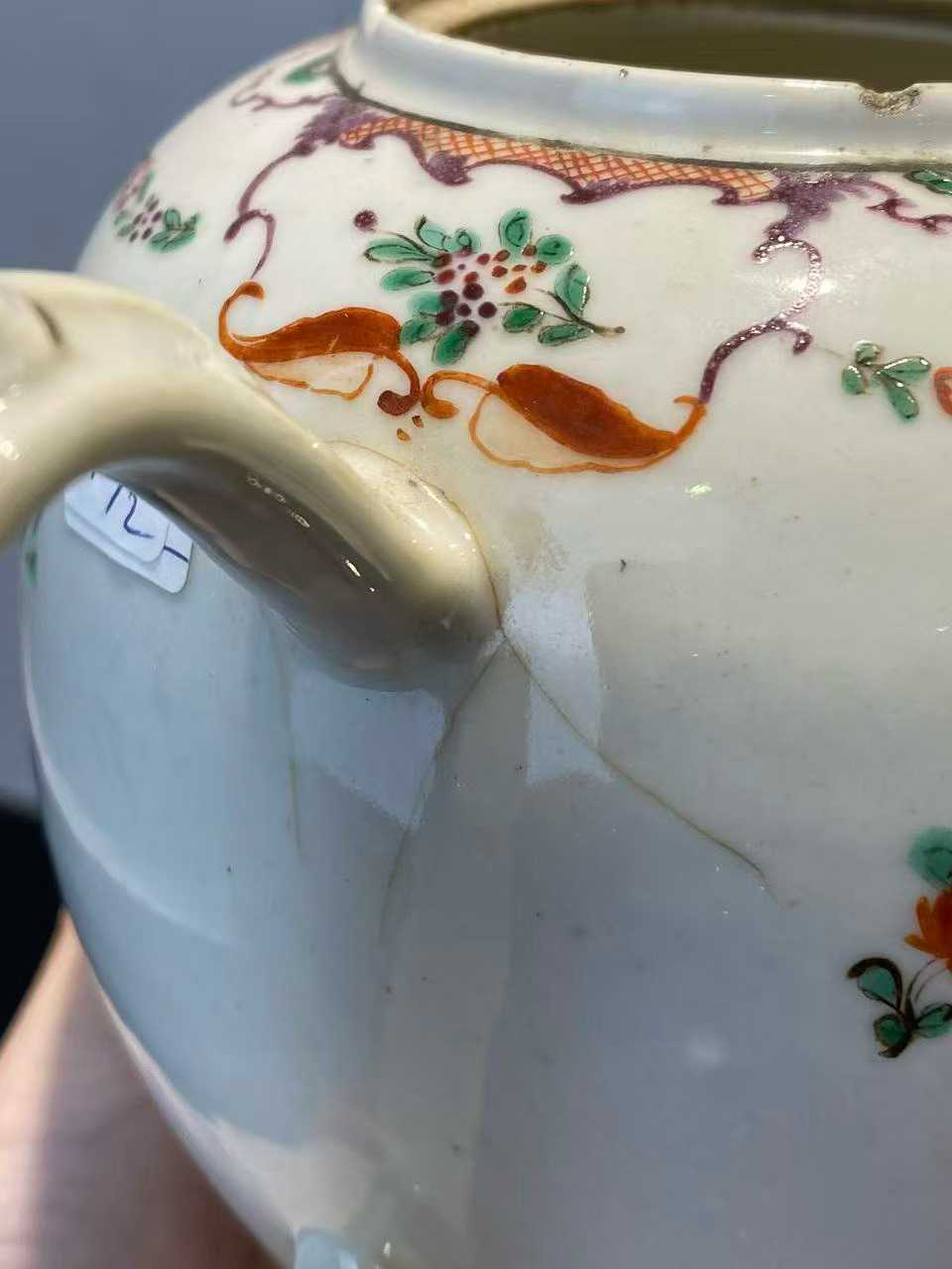 广彩花卉纹茶壶