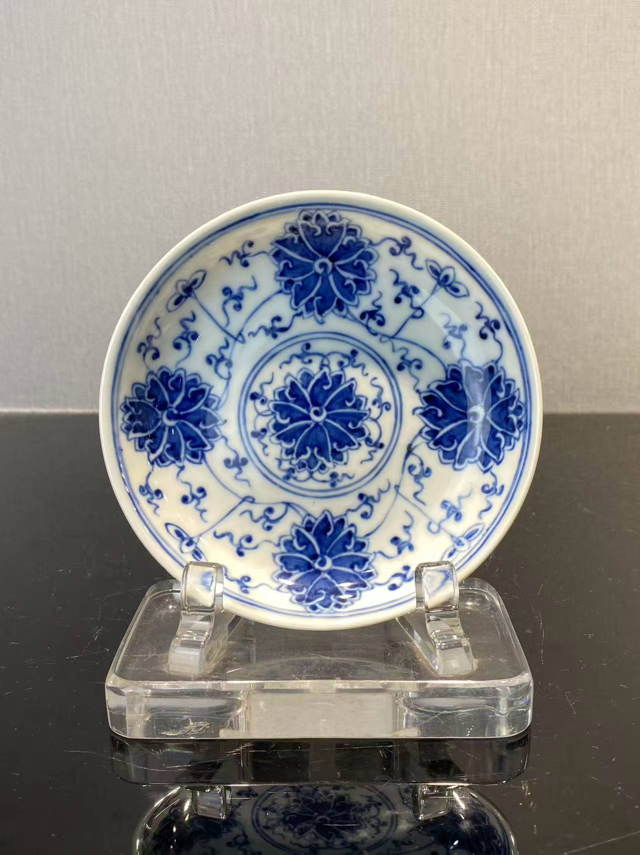 青花缠枝莲纹盘