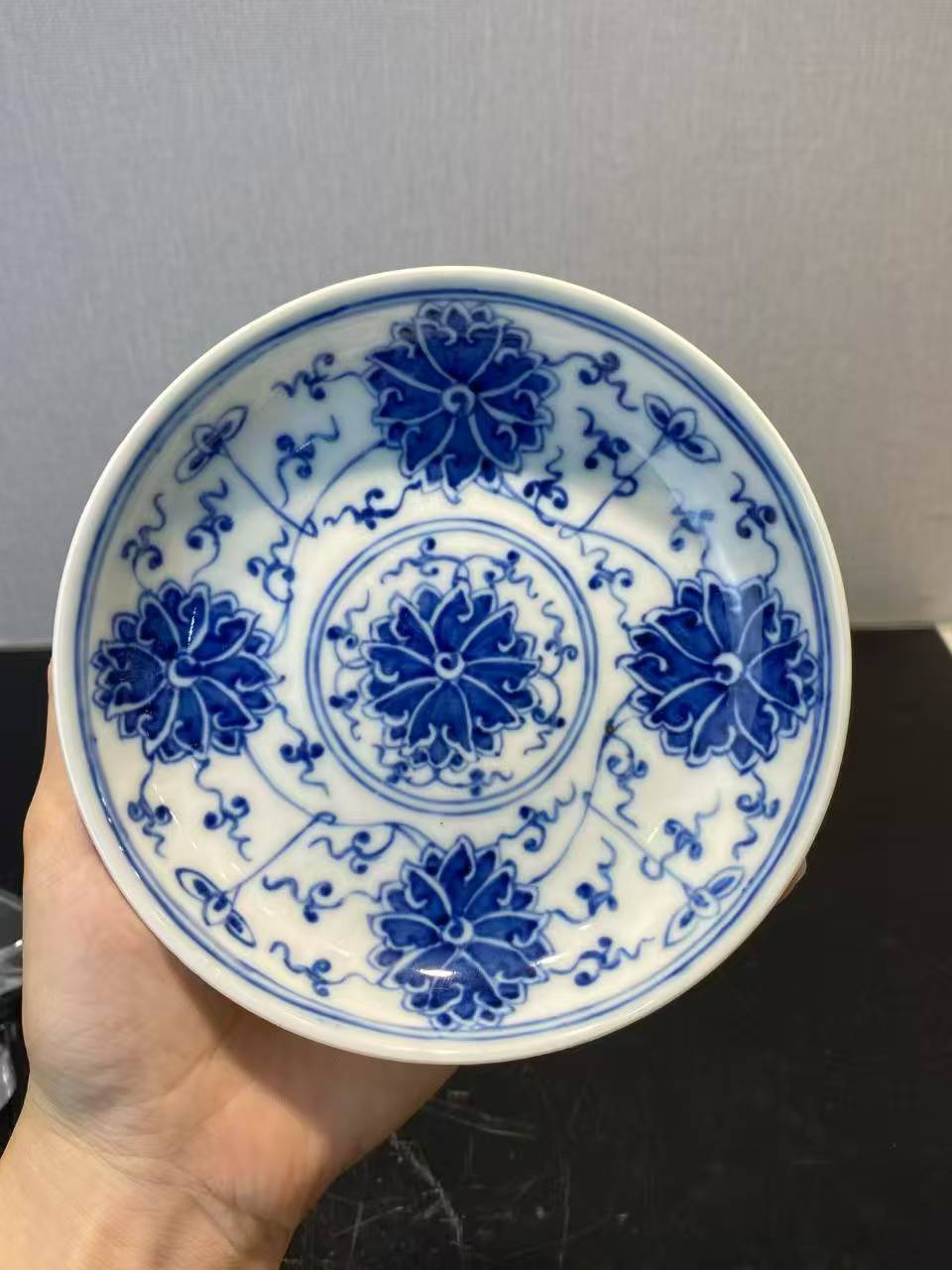 青花缠枝莲纹盘