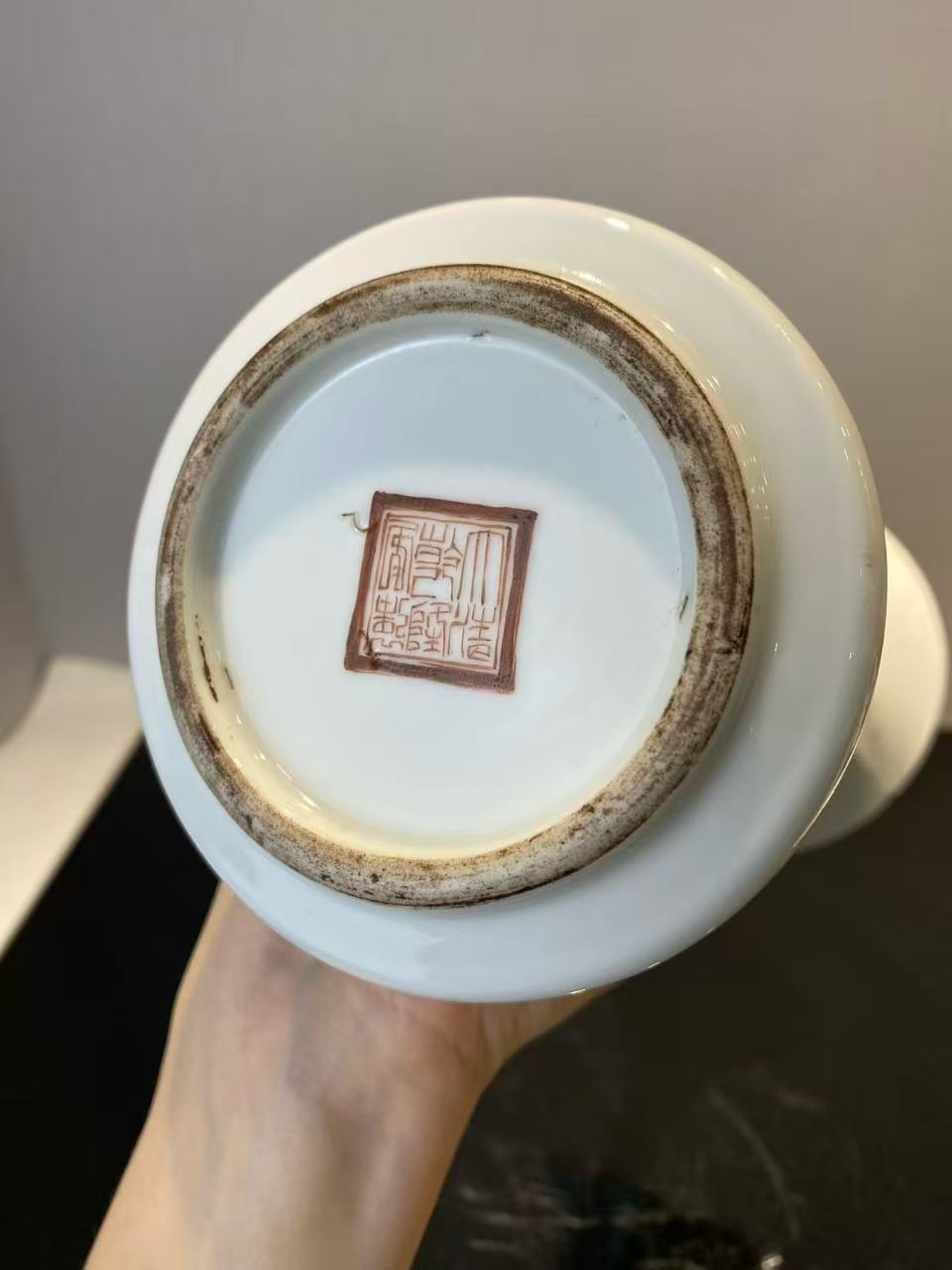 矾红墨彩婴戏博古图花觚