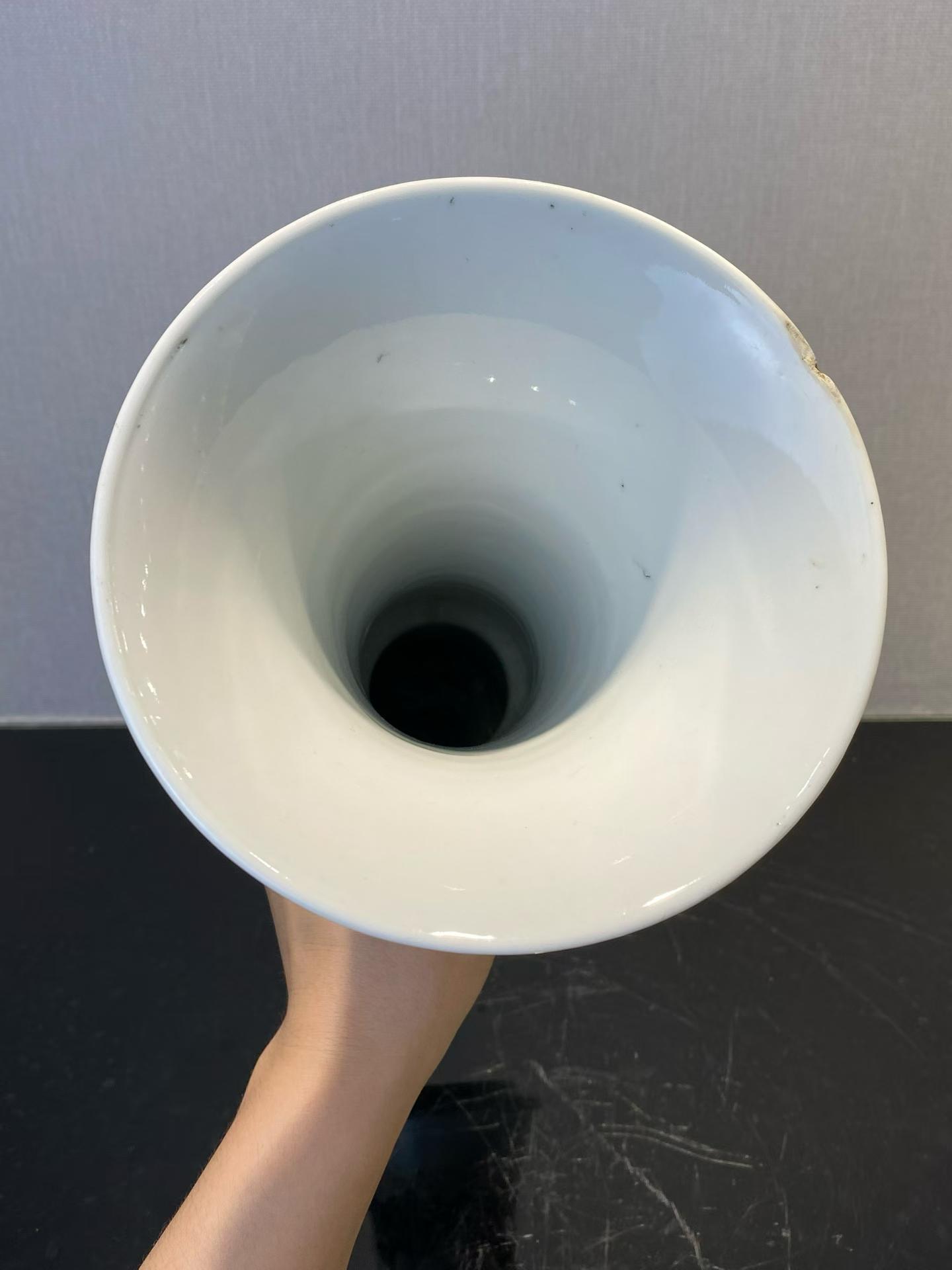 矾红墨彩婴戏博古图花觚