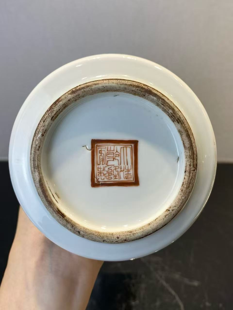 矾红墨彩婴戏博古图花觚