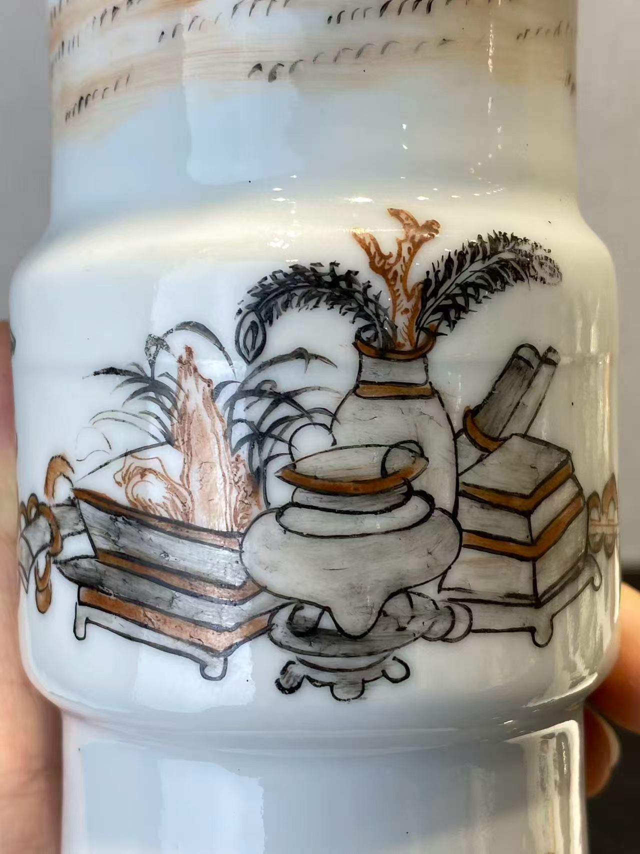 矾红墨彩婴戏博古图花觚