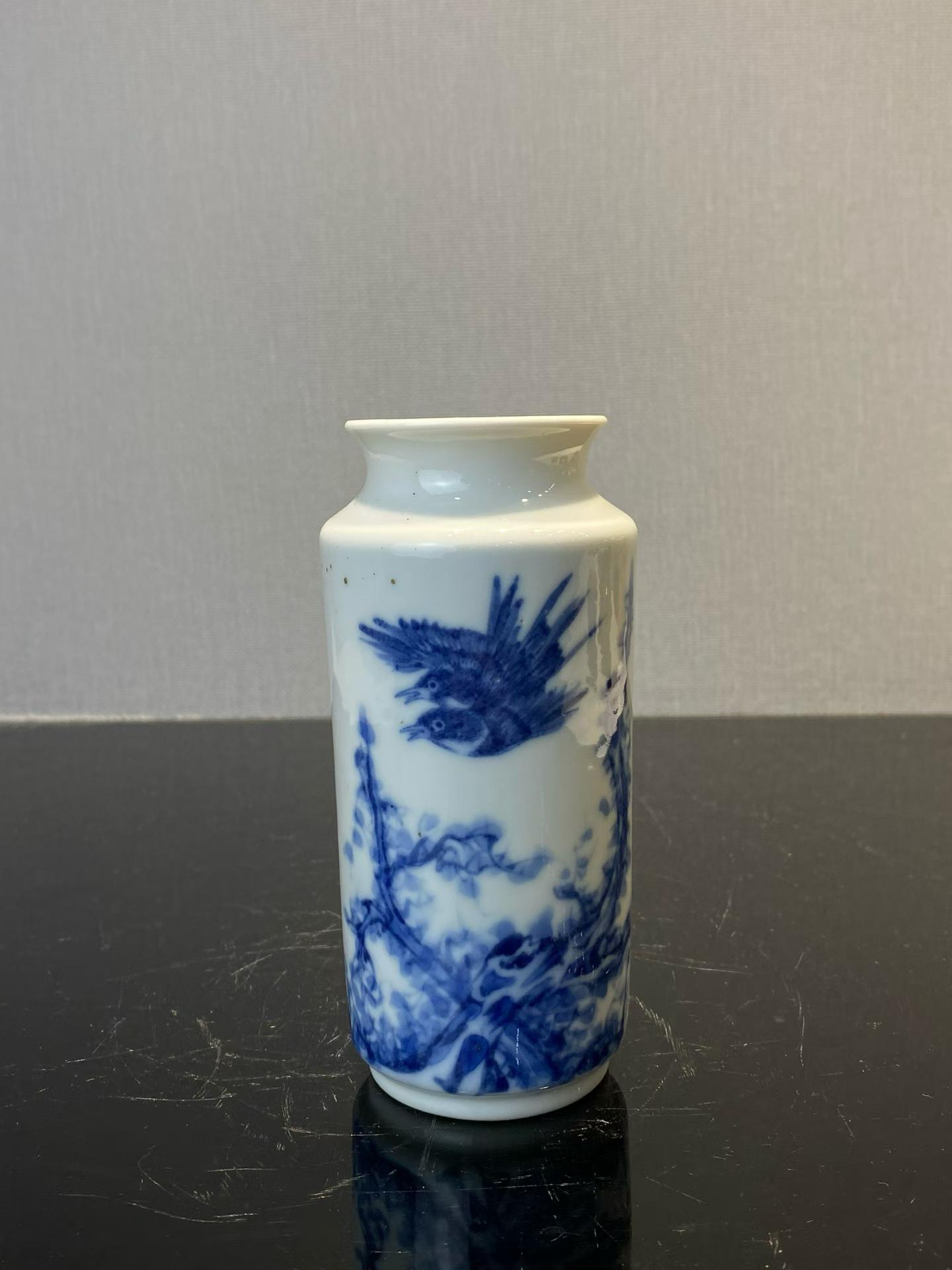 王步风格青花比翼双飞灯笼瓶