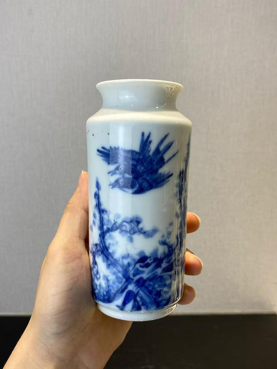 王步风格青花比翼双飞灯笼瓶