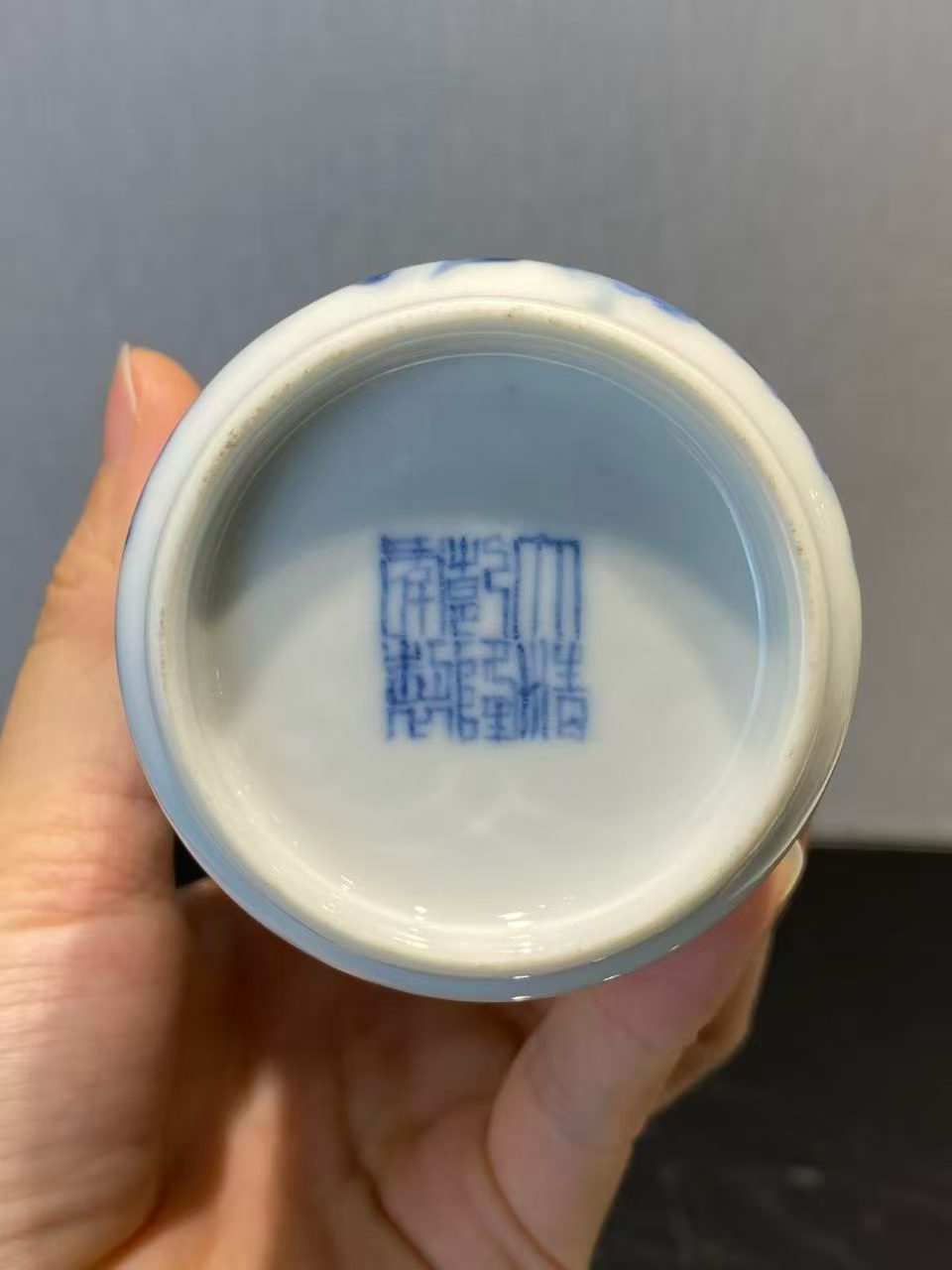 王步风格青花比翼双飞灯笼瓶