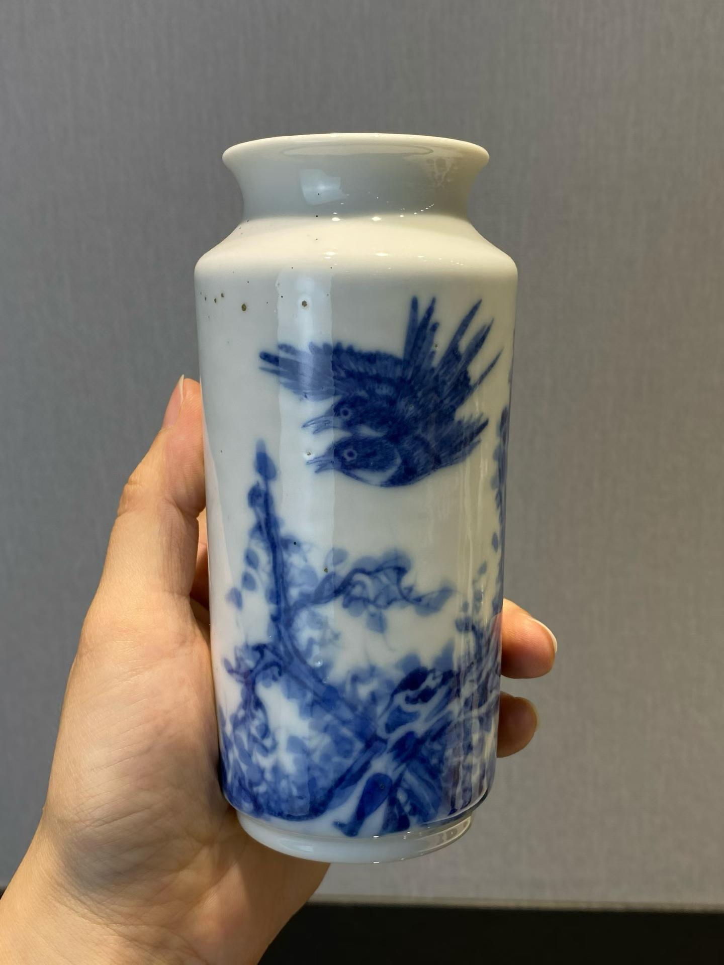 王步风格青花比翼双飞灯笼瓶