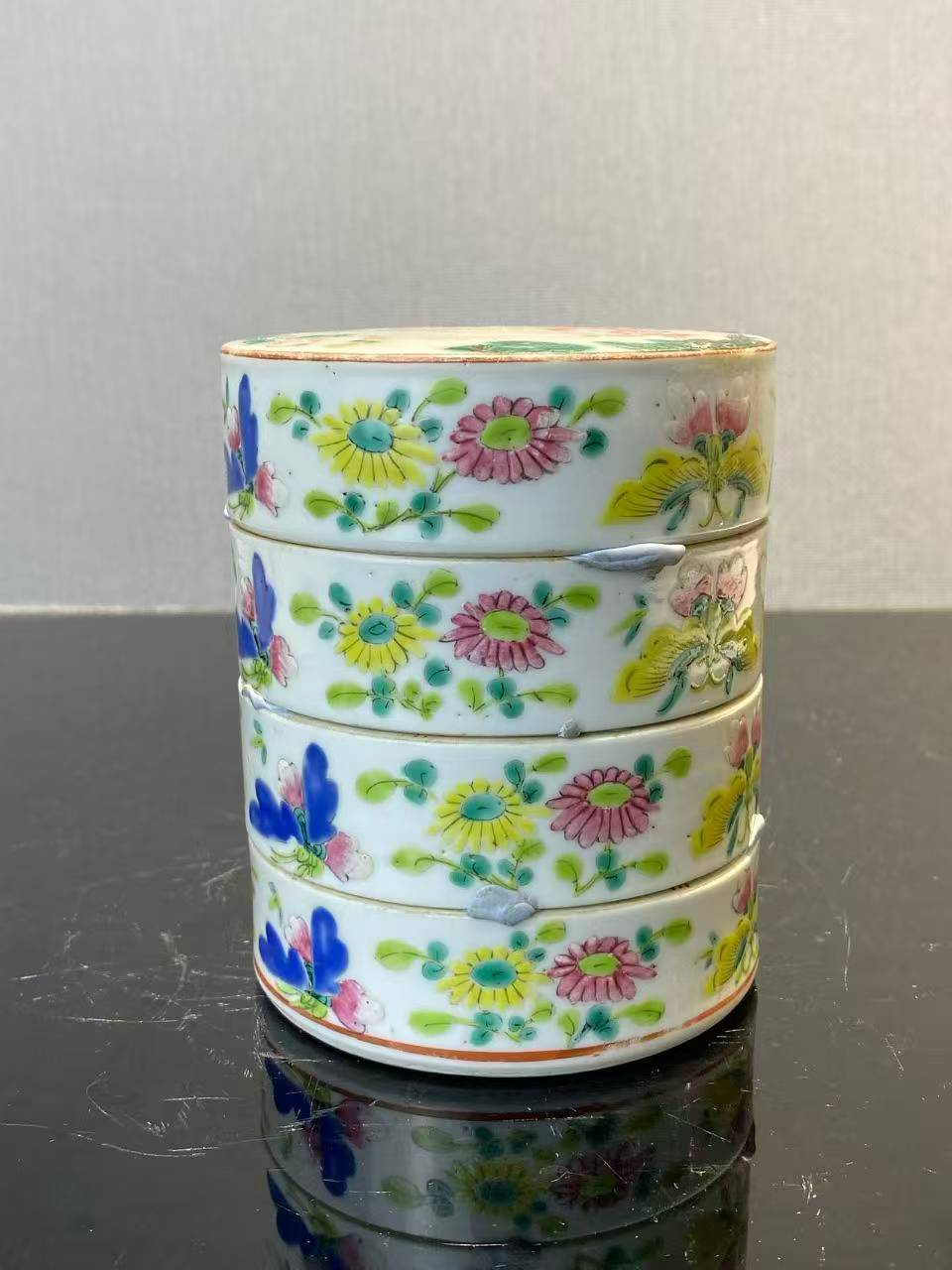 粉彩五子夺魁节盒