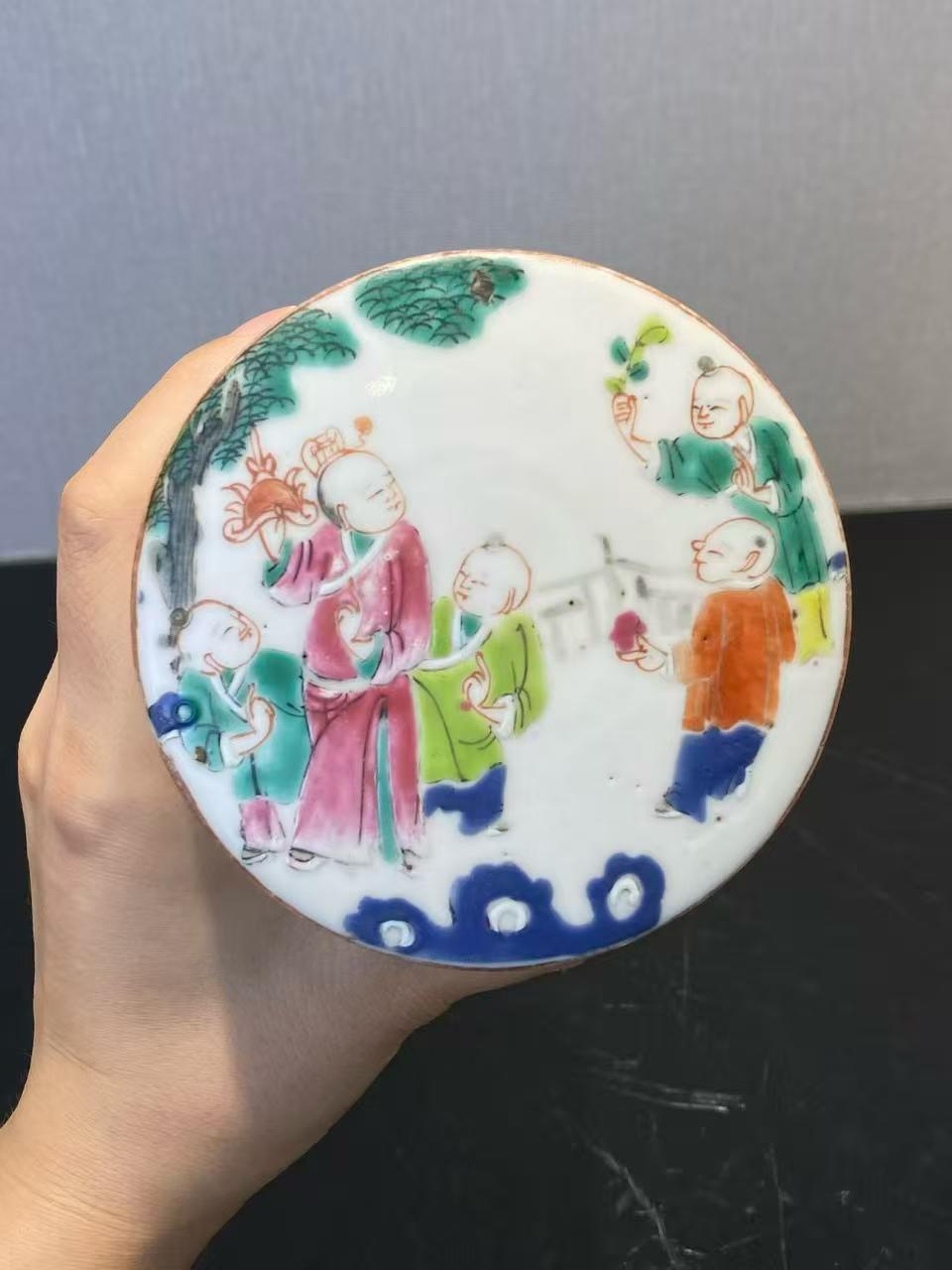 粉彩五子夺魁节盒