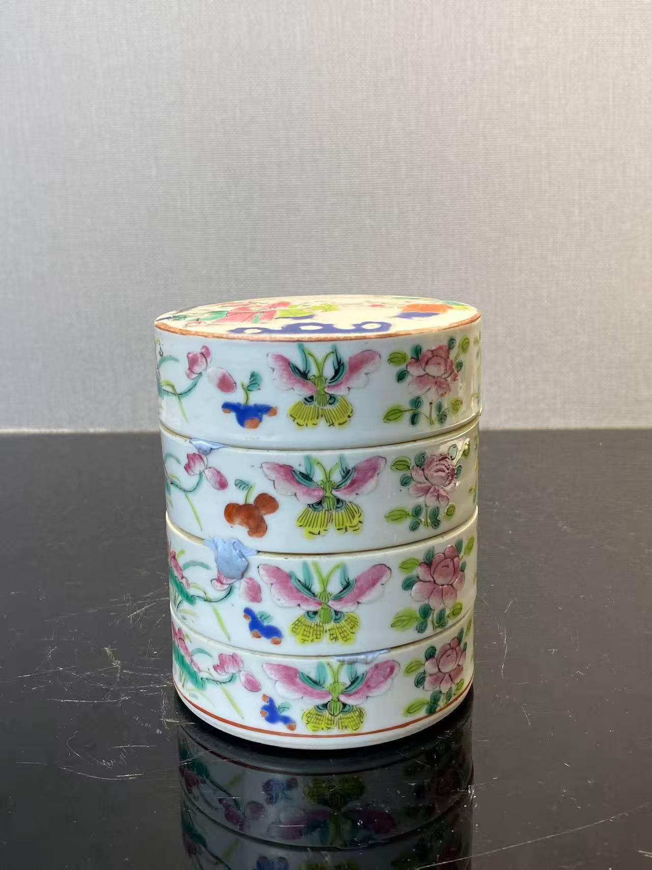 粉彩五子夺魁节盒