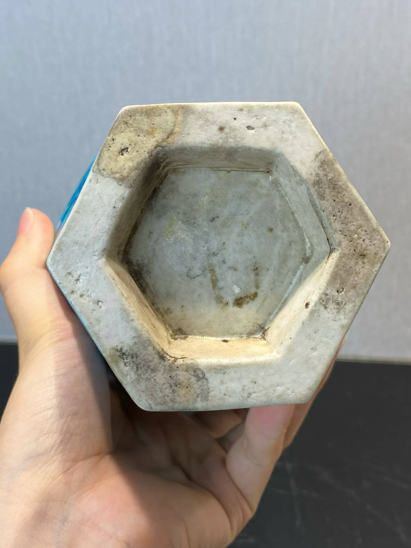 孔雀蓝釉四季花卉六方蒜头瓶