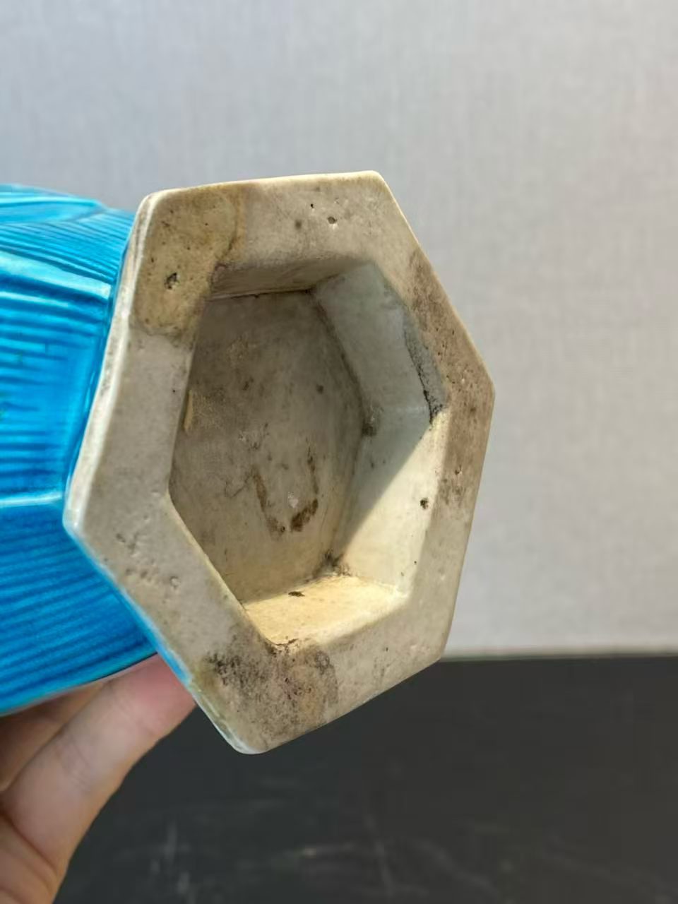 孔雀蓝釉四季花卉六方蒜头瓶