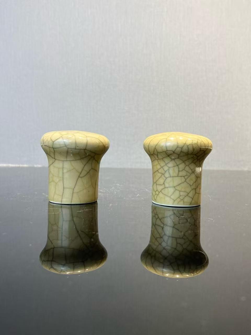 黄哥釉轴头一对