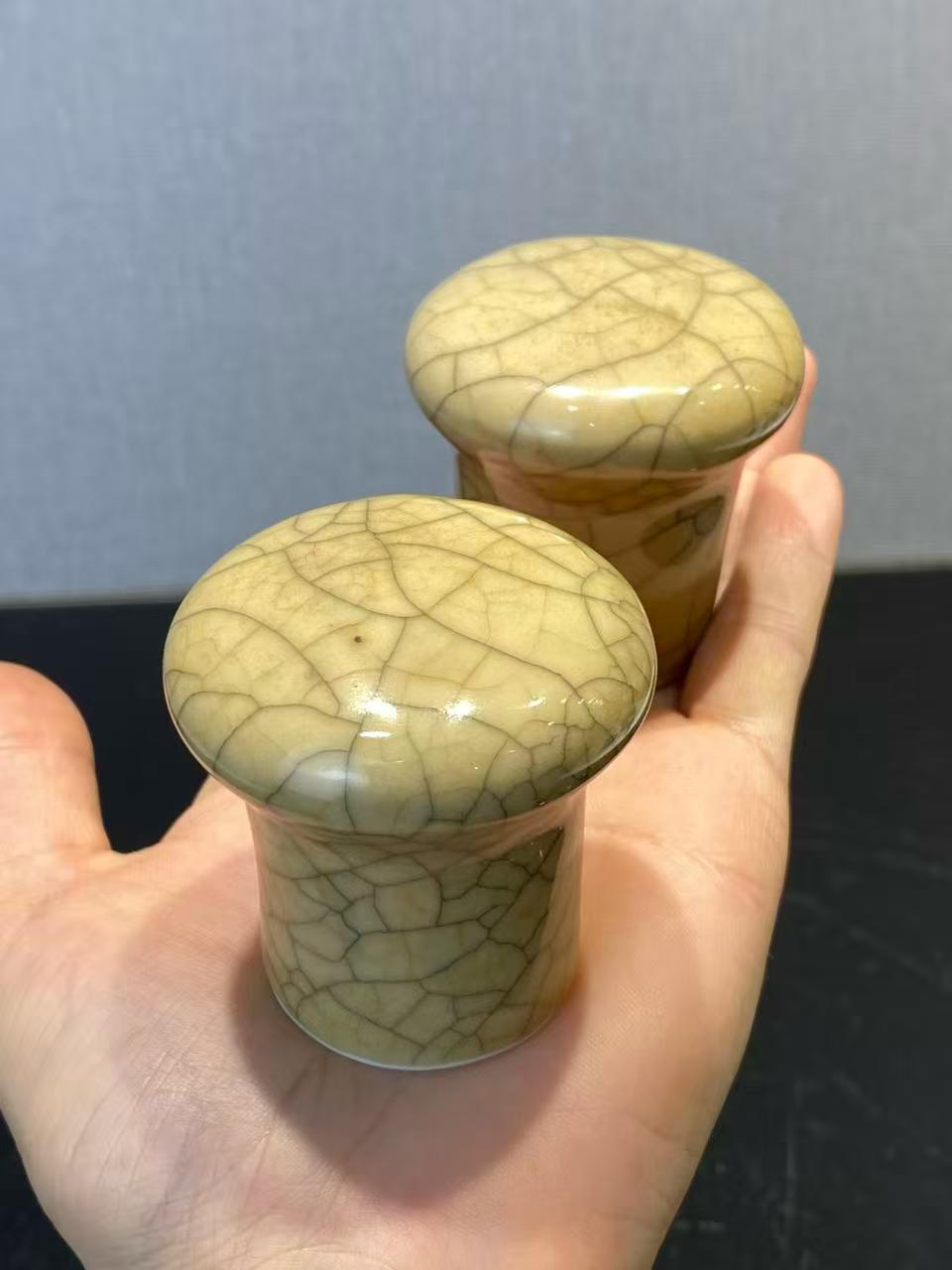 黄哥釉轴头一对