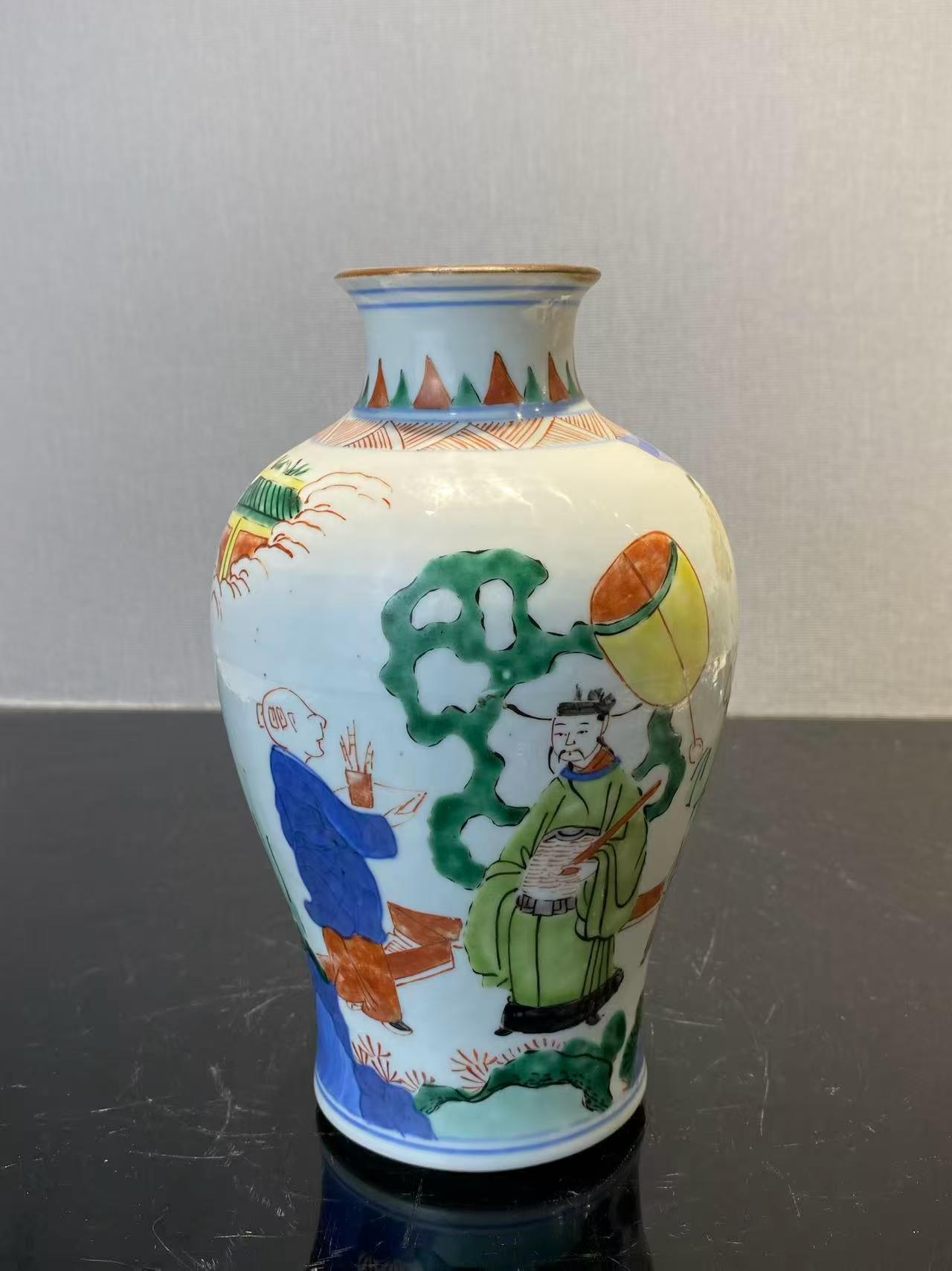 青花五彩加官进爵梅瓶
