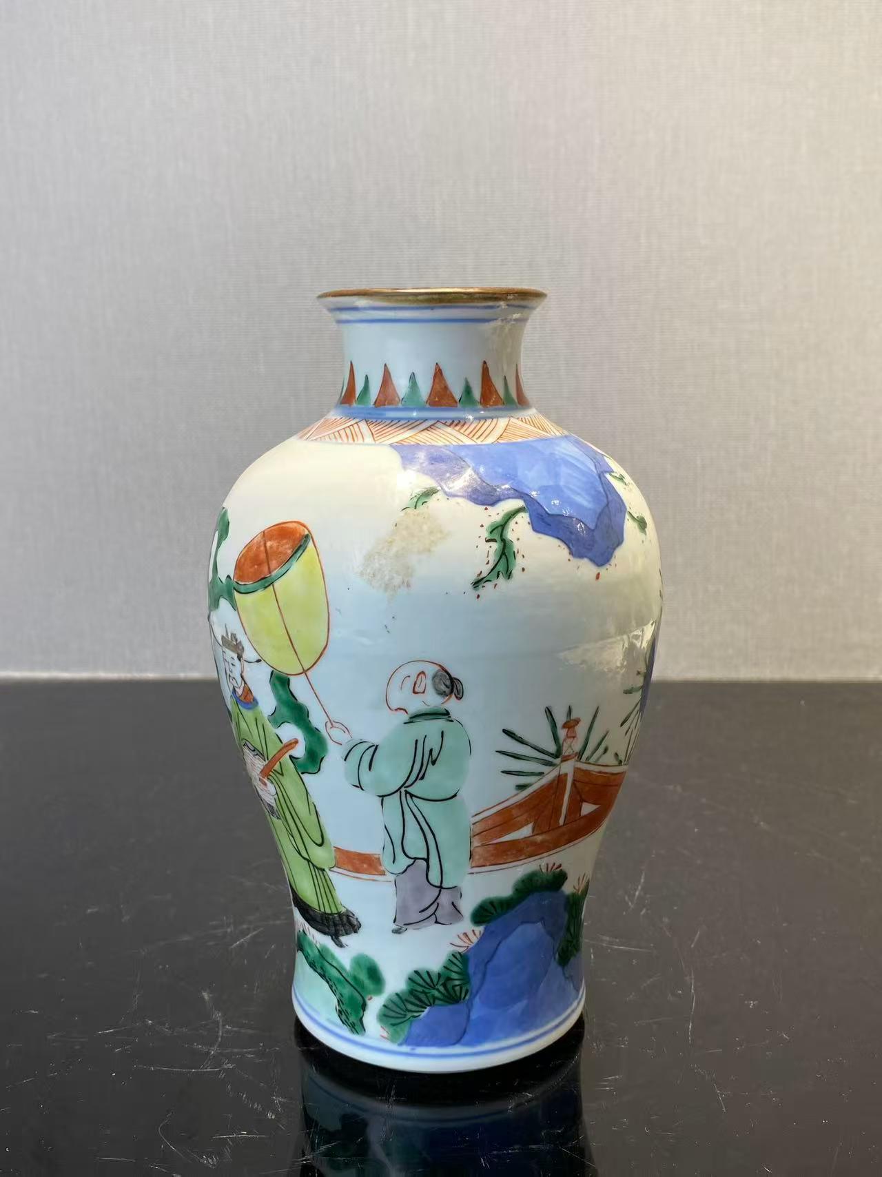青花五彩加官进爵梅瓶