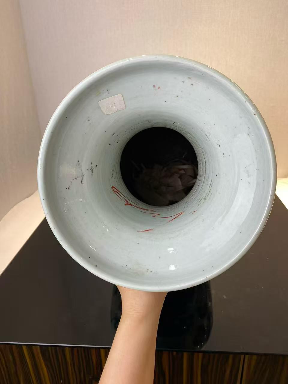 豆青地青花加白九狮图双耳大瓶