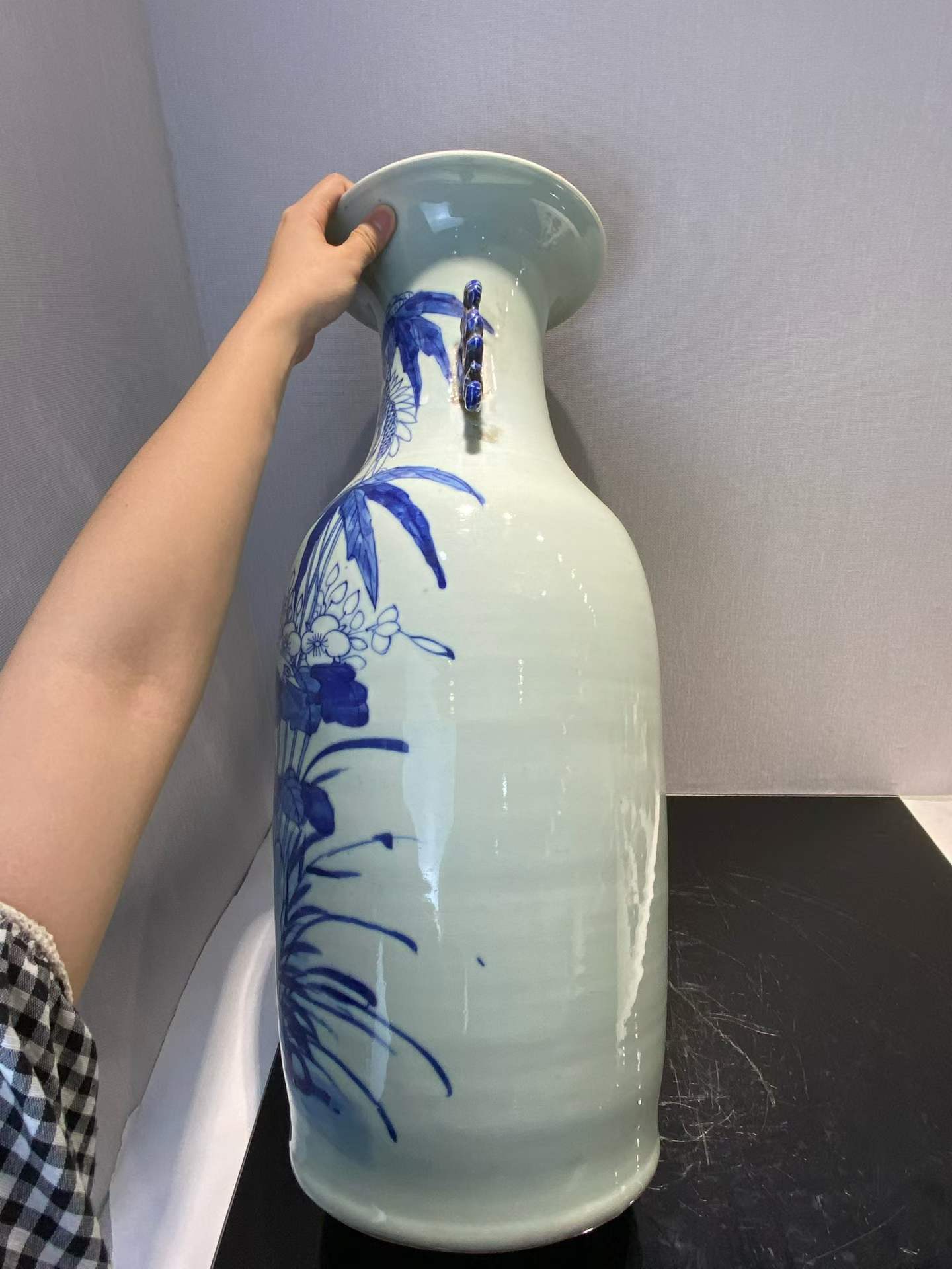 豆青地青花加白芦雁图双耳大瓶