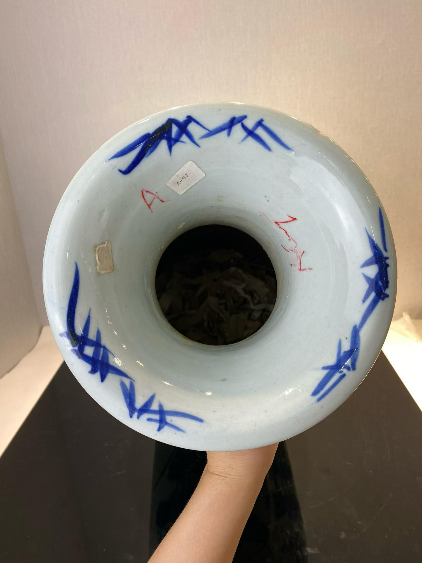 豆青地青花加白芦雁图双耳大瓶