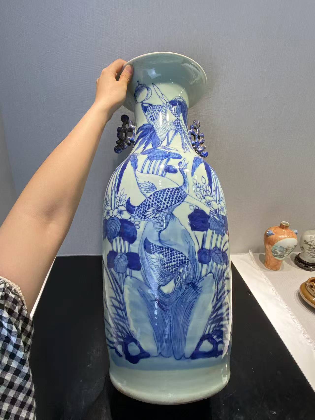 豆青地青花加白芦雁图双耳大瓶