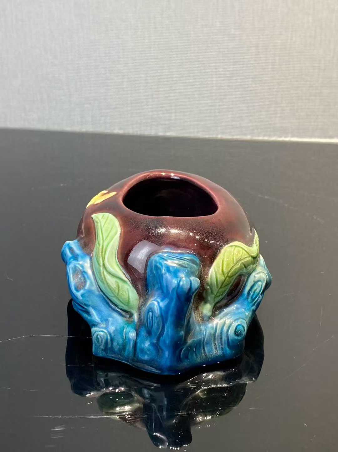素三彩桃形水盂 款：祥和堂制