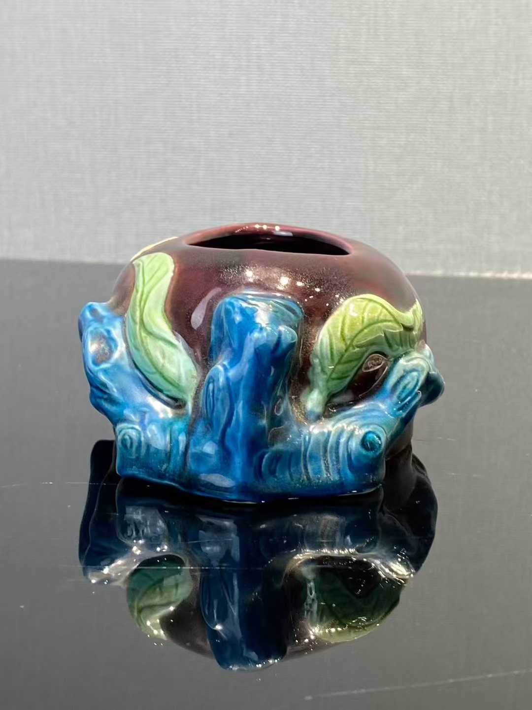 素三彩桃形水盂 款：祥和堂制
