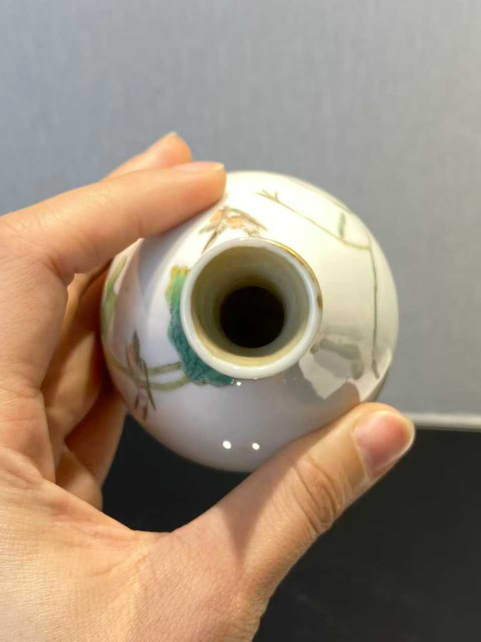 粉彩荷花翠鸟纹小胆瓶