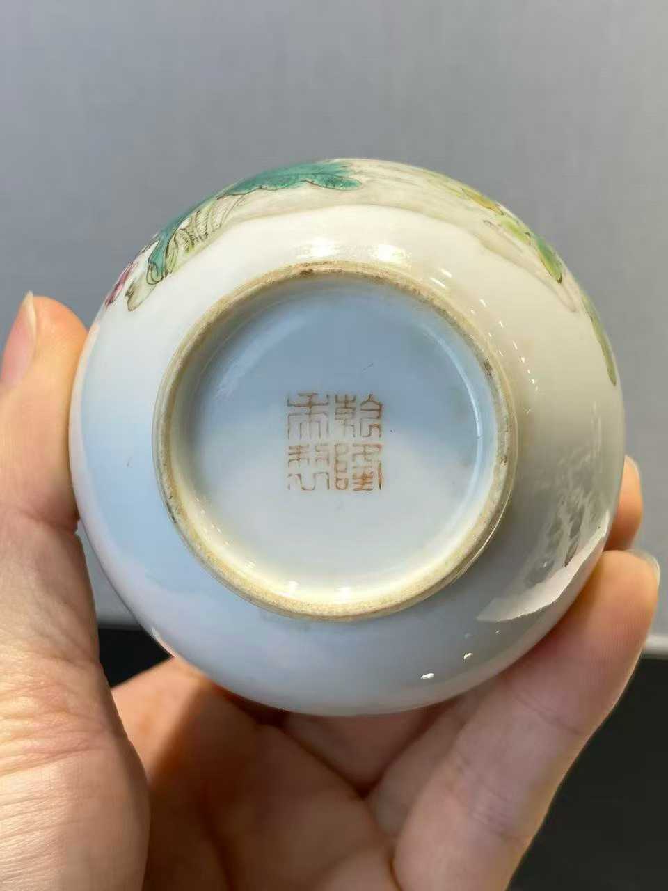 粉彩荷花翠鸟纹小胆瓶