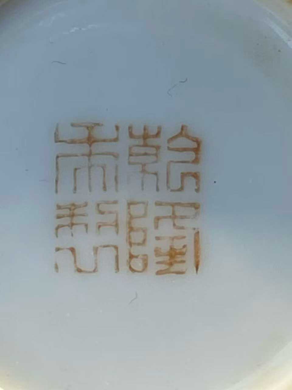 粉彩荷花翠鸟纹小胆瓶