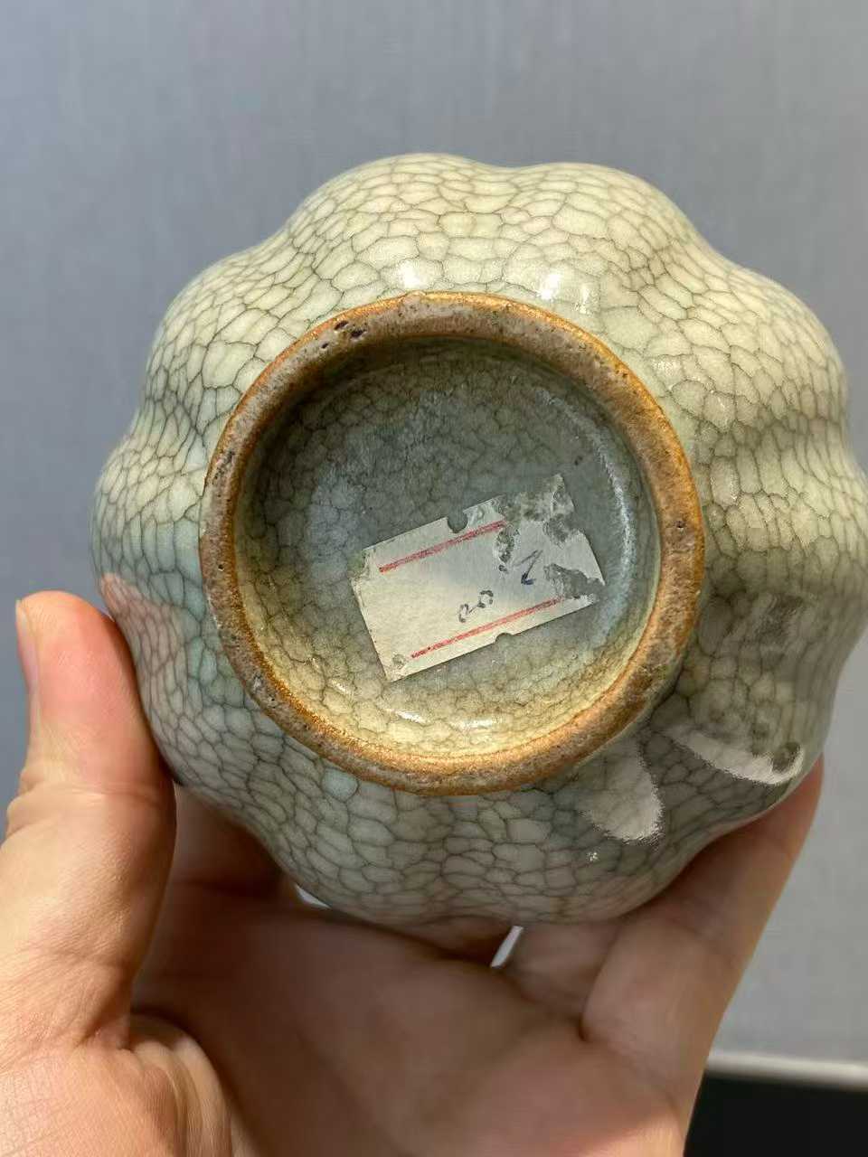 哥釉荷花形盏