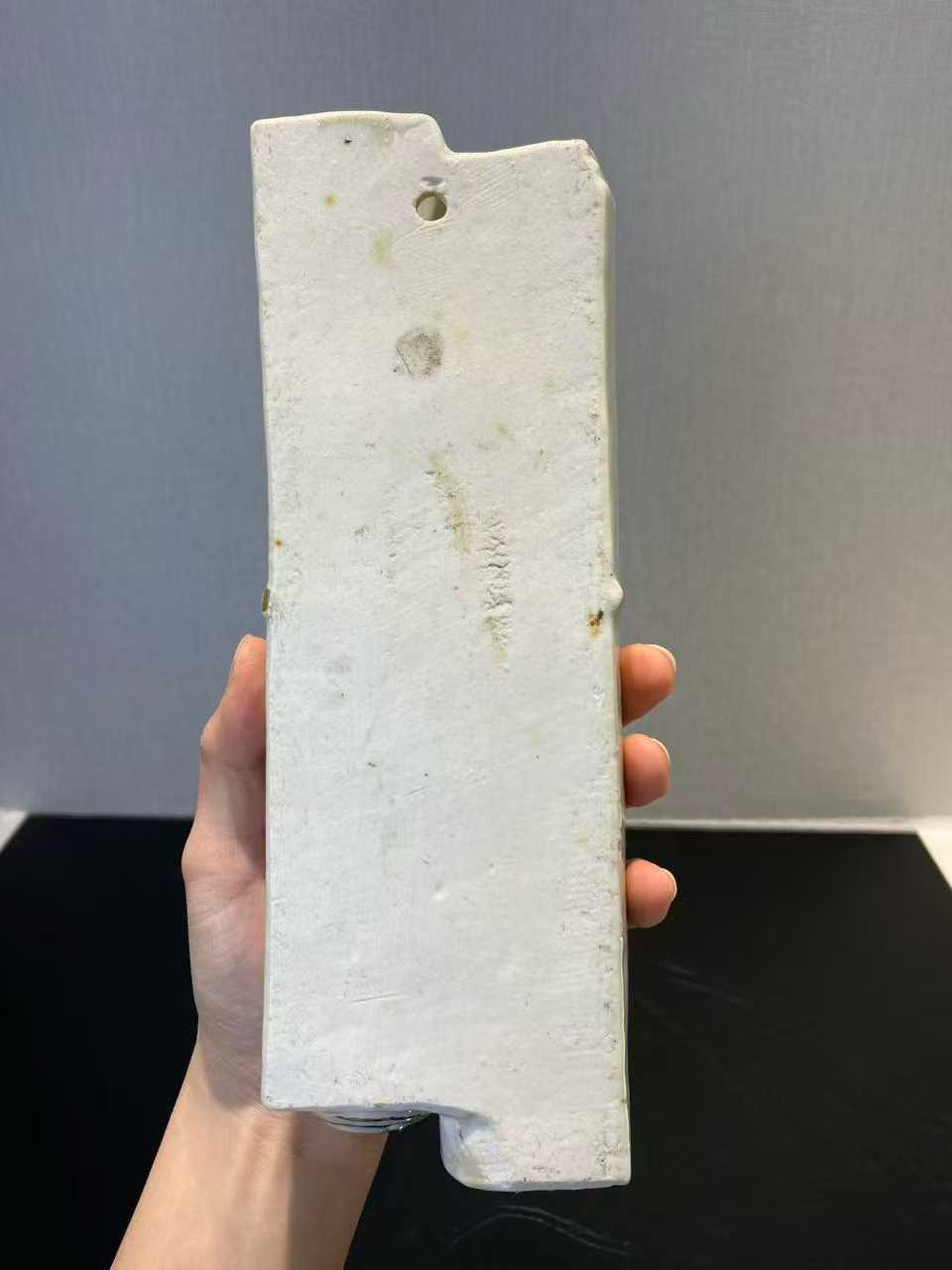 粉彩四季花卉纹书形壁瓶