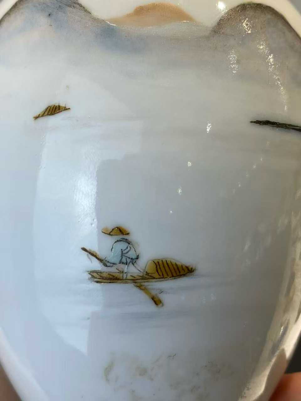 粉彩山水人物纹灵芝耳瓶 款：乾隆年制
