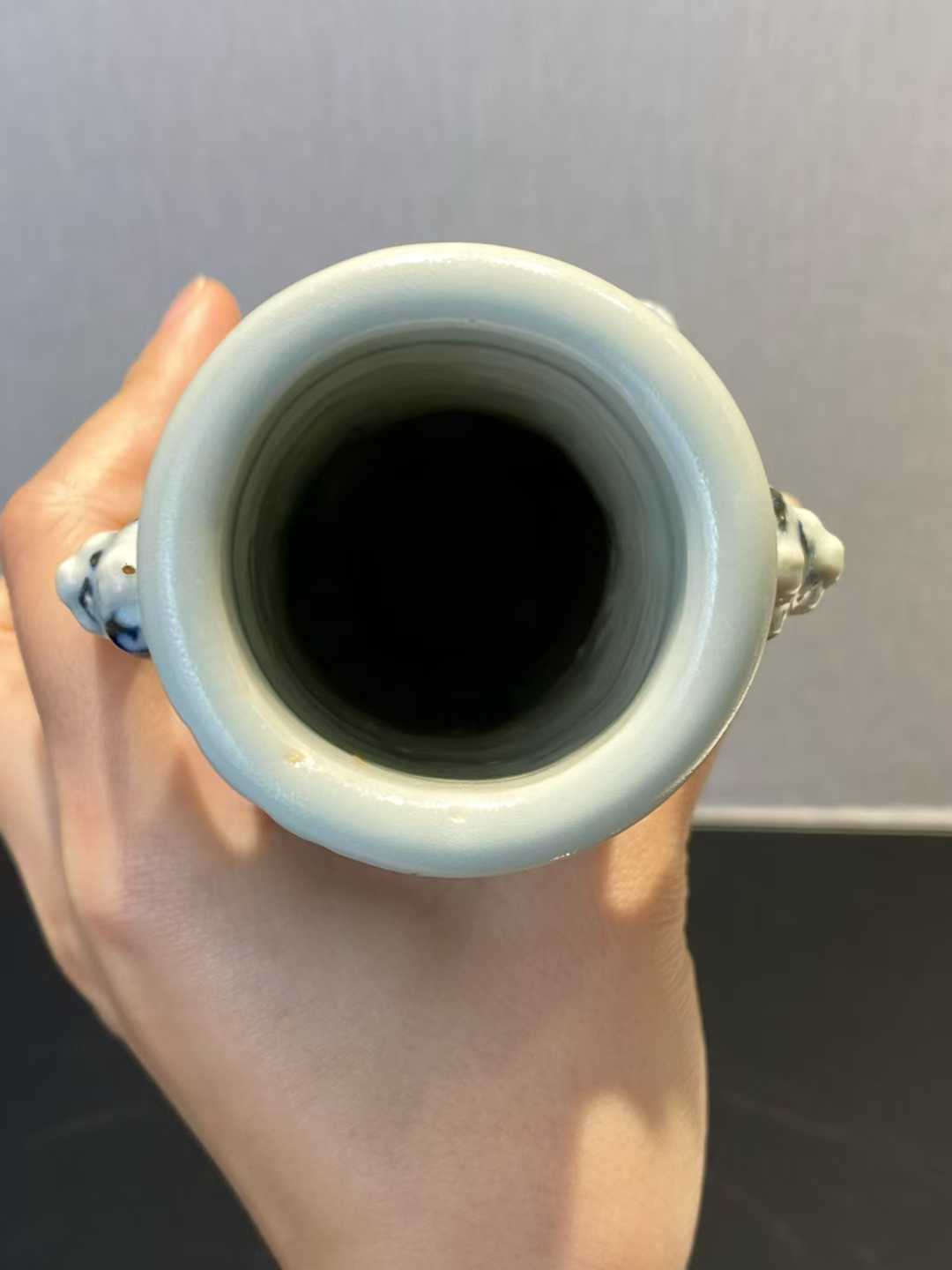 青花缠枝莲纹兽耳四方倭角瓶  款：大明万历年制