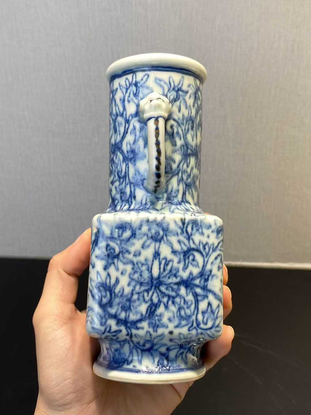 青花缠枝莲纹兽耳四方倭角瓶  款：大明万历年制