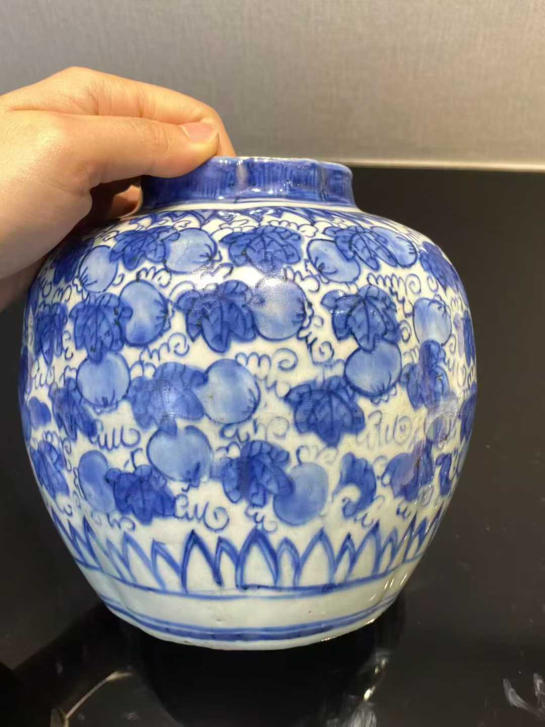 青花瓜果纹罐