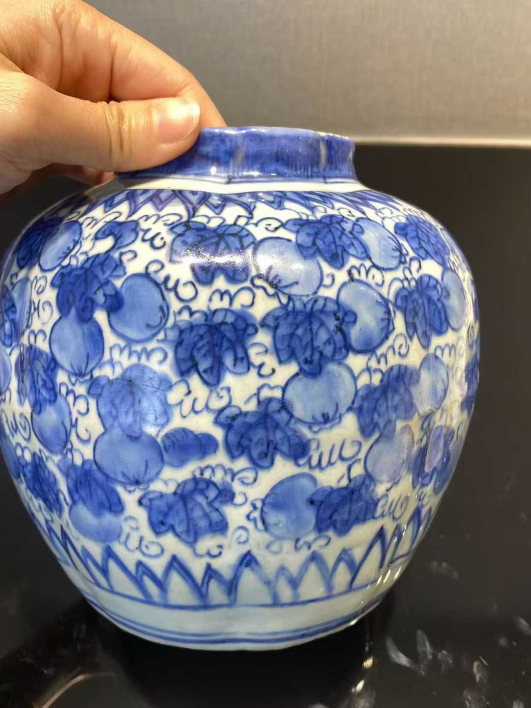 青花瓜果纹罐
