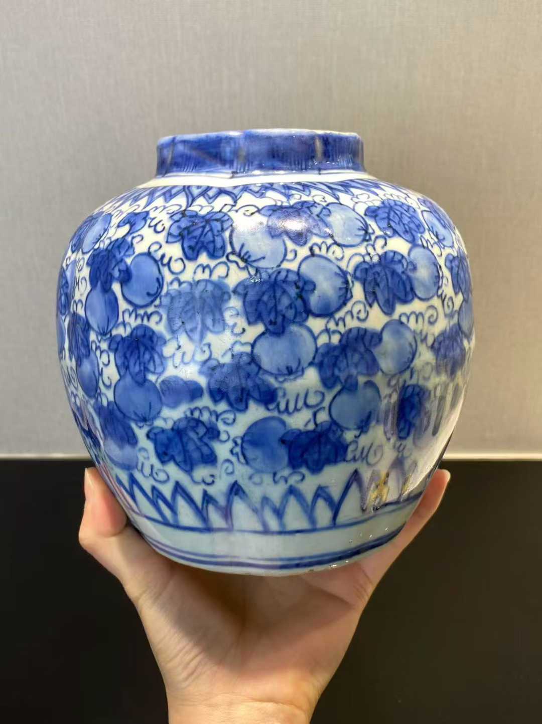 青花瓜果纹罐